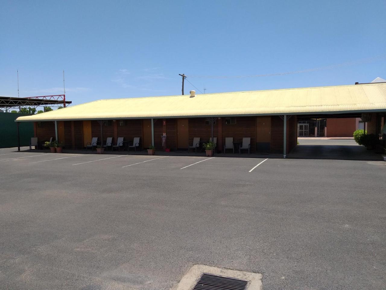 Country Mile Motor Inn Forbes Exterior foto